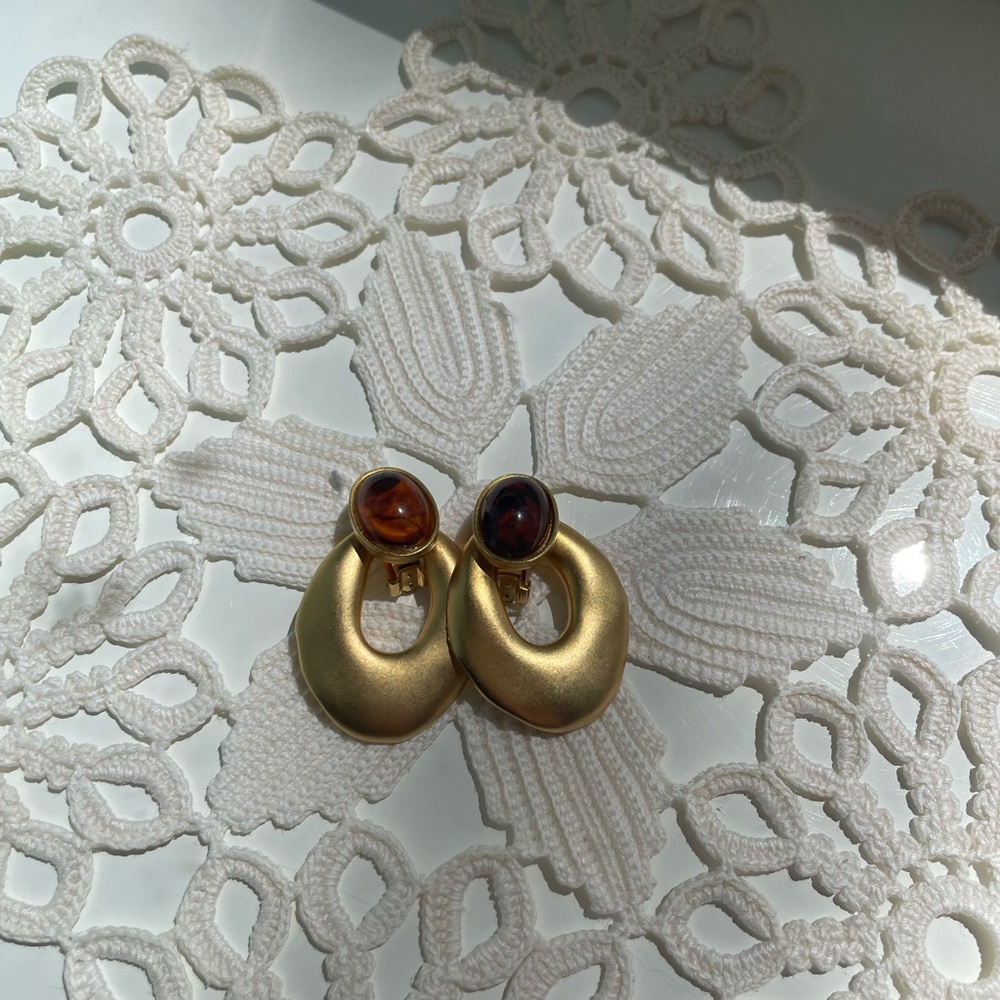 Vintage Elegant Gold and Amber Earrings